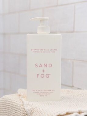 🆕 Sand + Fog 🍓Strawberries & Cream Body Wash Shower Gel 32oz NEW!